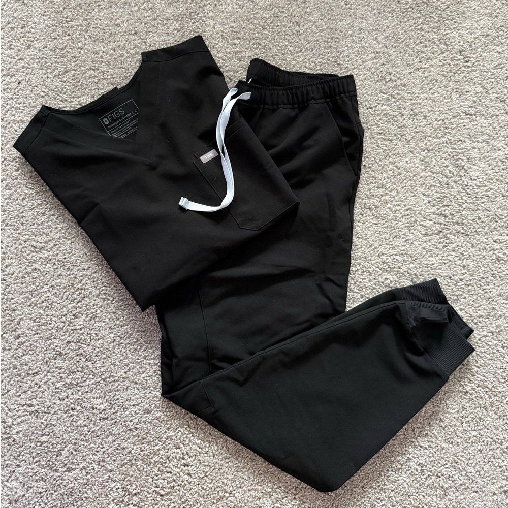 Figs Black Scrub Set with White Drawstring